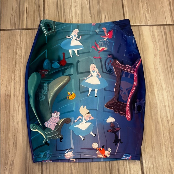 Limited edition Blackmilk DISCONTINUED Alice in Wonderland pencil skirt. NEW - Picture 3 of 4